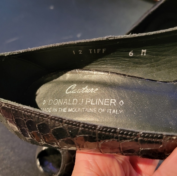 90s vintage Donald J. Pliner black croc leather peep toe pump - Picture 3 of 4